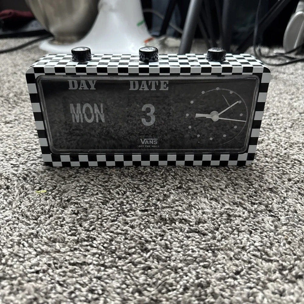 Vans Off The Wall Checkerboard Desk Clock Flip Day Date Promo Display